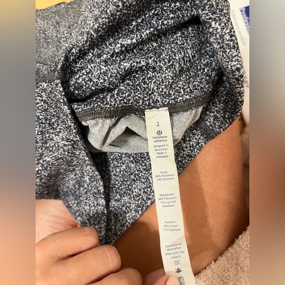 Lululemon pant size 2 - Picture 2 of 2